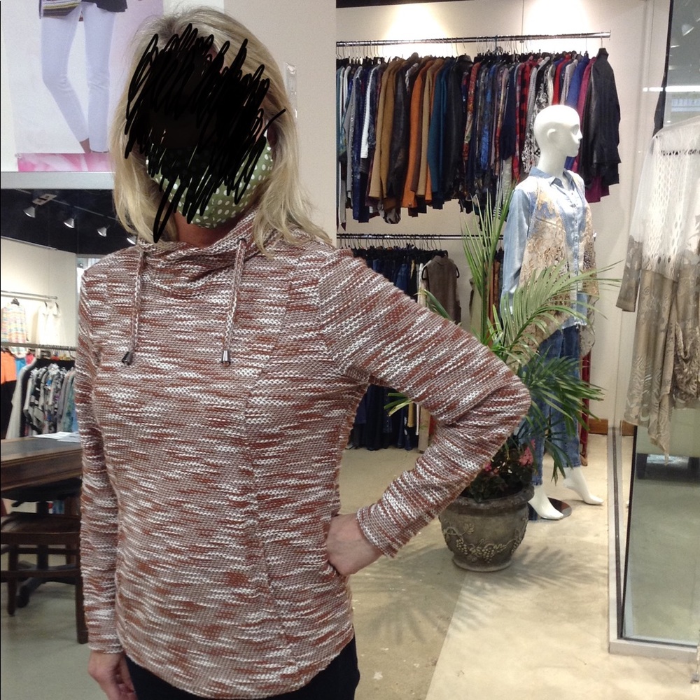Funnel neck top